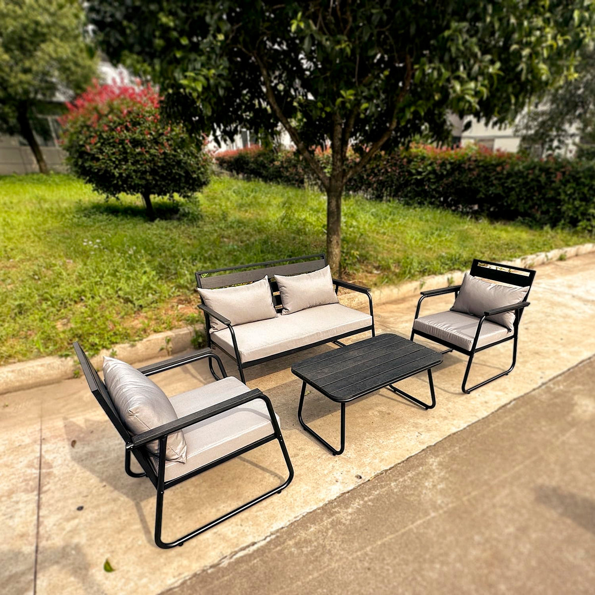 KIT TAVOLO POLTRONCINE E DIVANETTO DA GIARDINO